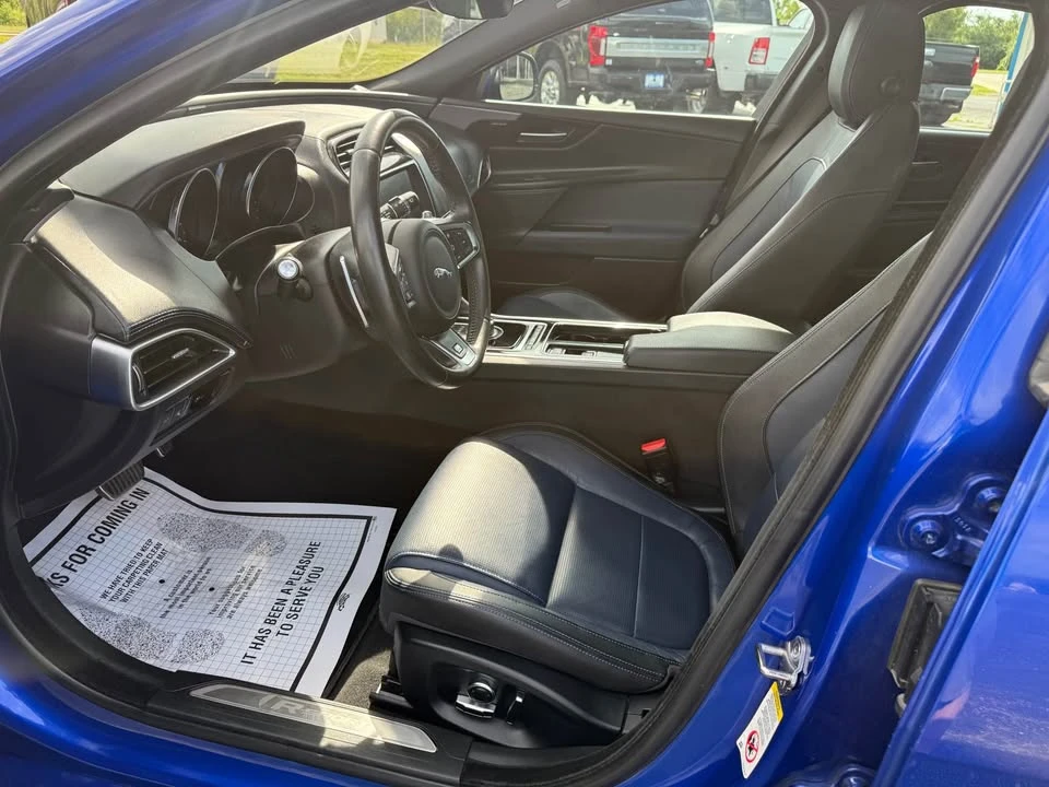 2019 Jaguar XE - Image 10 of 19