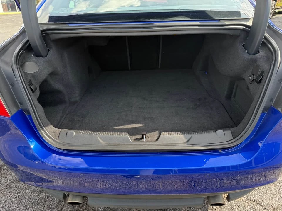 2019 Jaguar XE - Image 17 of 19