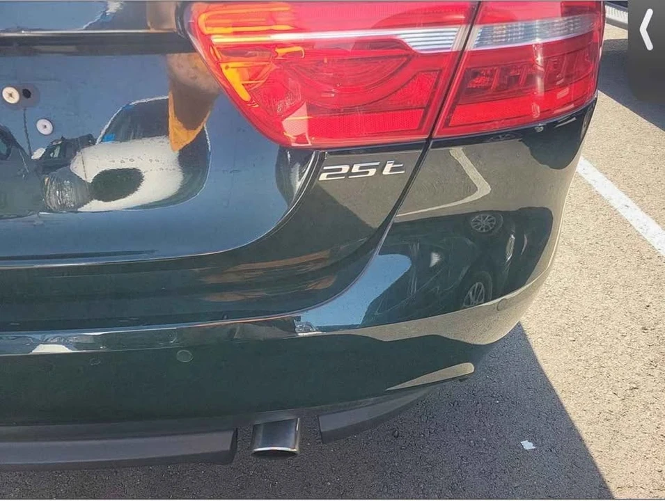 2019 Jaguar XE - Image 10 of 11