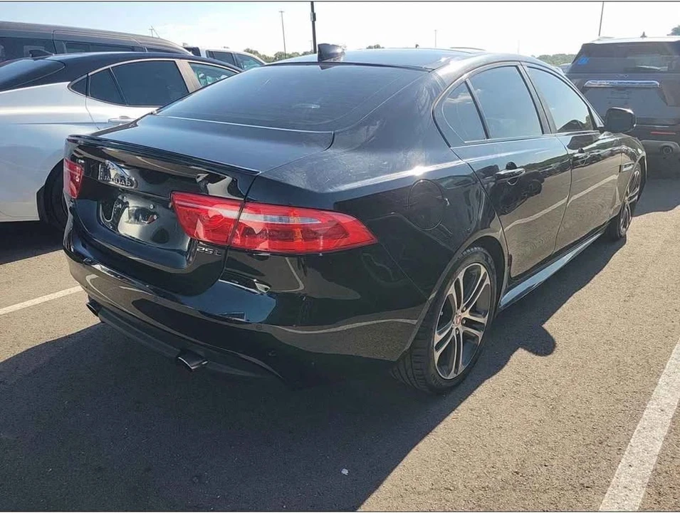 2019 Jaguar XE - Image 5 of 11