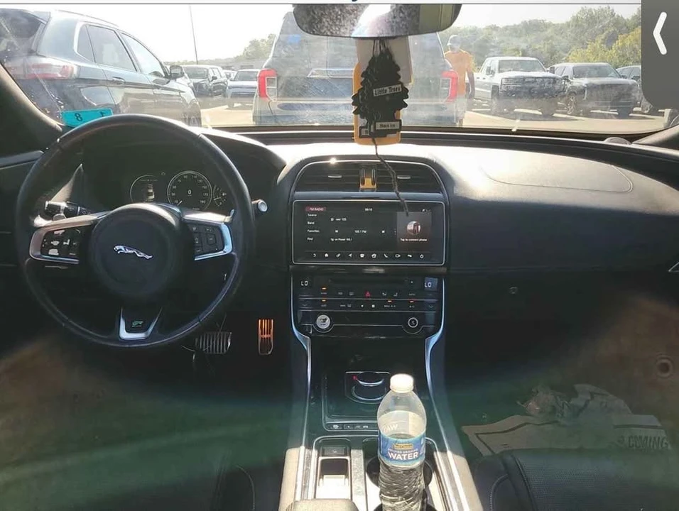 2019 Jaguar XE - Image 7 of 11