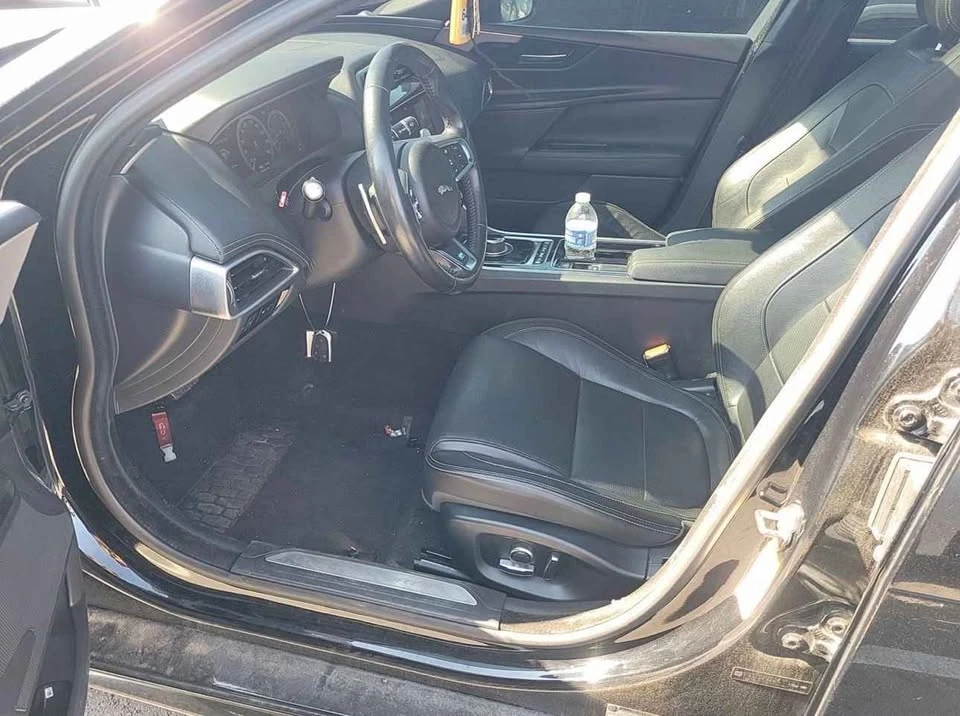 2019 Jaguar XE - Image 6 of 11