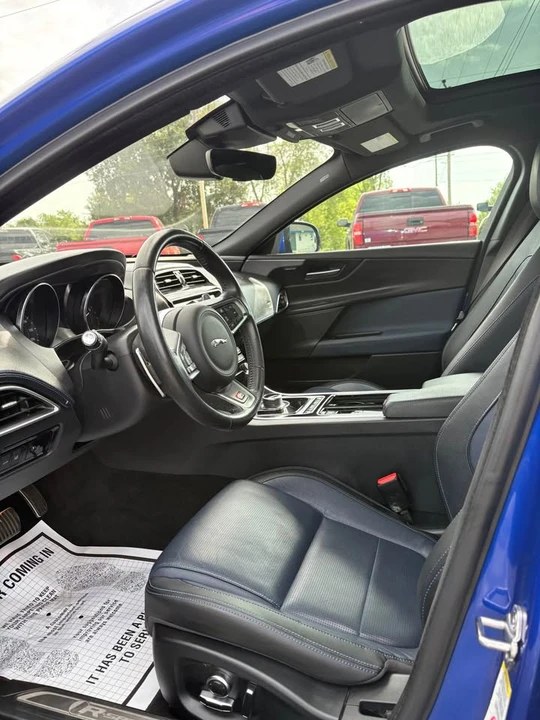 2019 Jaguar XE - Image 8 of 20