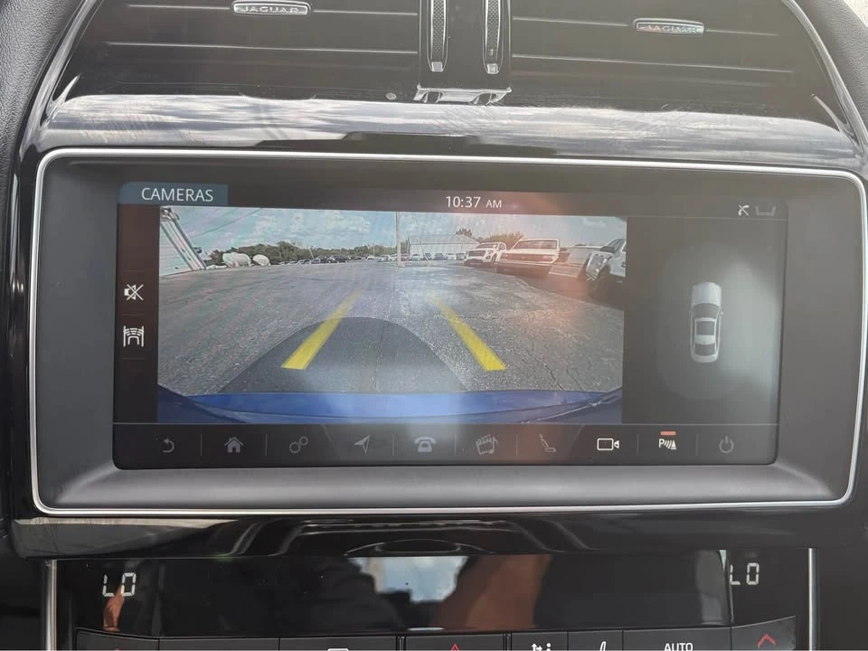 2019 Jaguar XE - Image 16 of 20