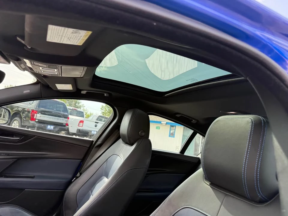 2019 Jaguar XE - Image 15 of 19