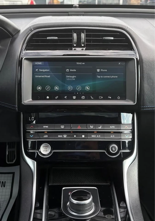 2019 Jaguar XE - Image 15 of 20