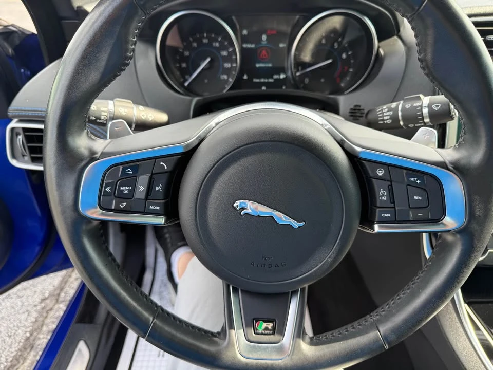 2019 Jaguar XE - Image 12 of 19