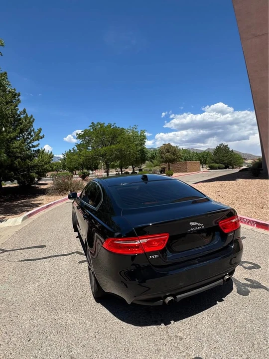 2019 Jaguar XE - Image 5 of 10