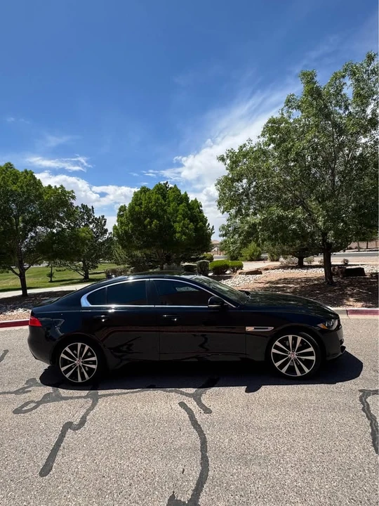 2019 Jaguar XE - Image 3 of 10