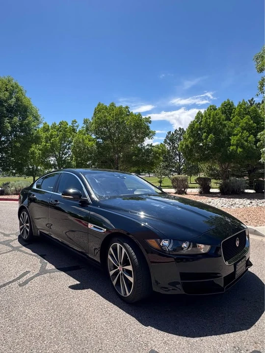2019 Jaguar XE - Image 2 of 10