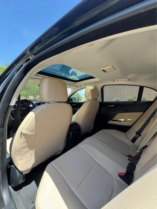 2019 Jaguar XE - Image 8 of 10