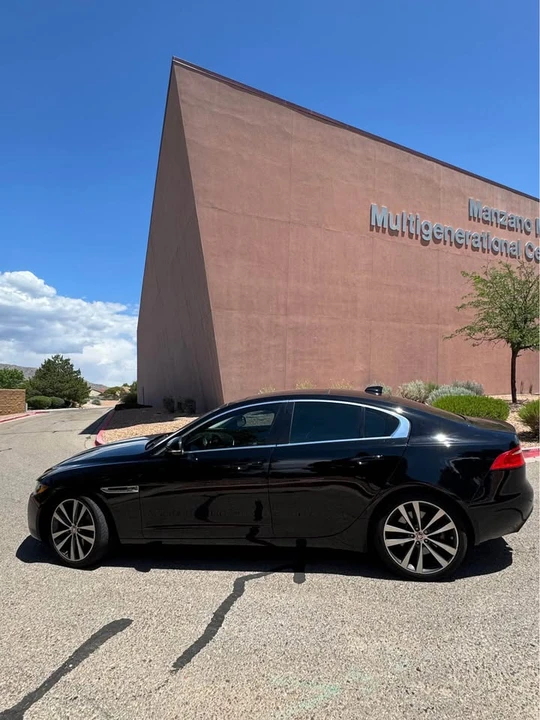 2019 Jaguar XE - Image 6 of 10