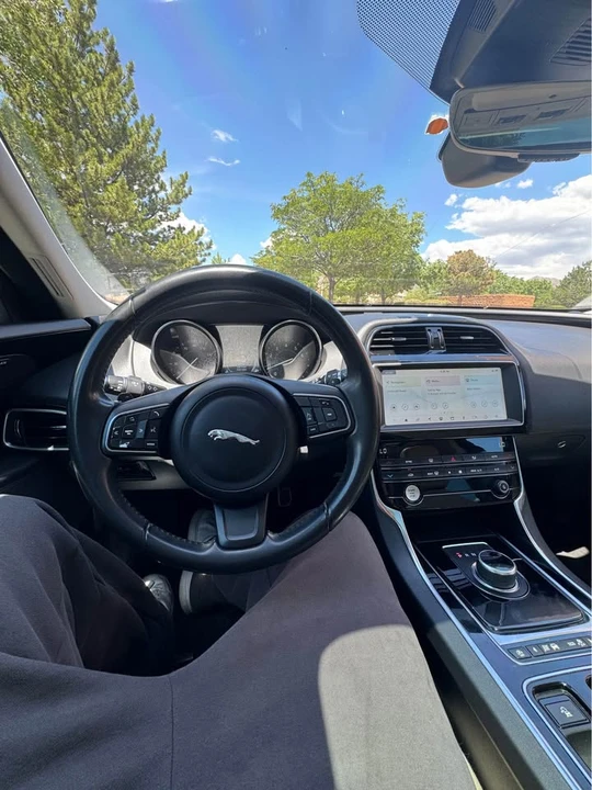 2019 Jaguar XE - Image 9 of 10
