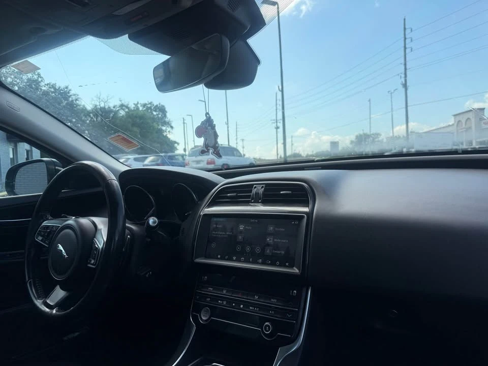 2019 Jaguar XE - Image 9 of 9