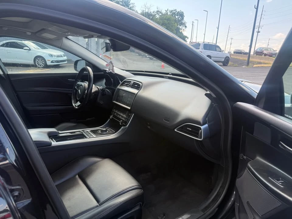 2019 Jaguar XE - Image 8 of 9