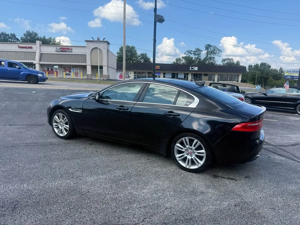 2019 Jaguar XE - Image 4 of 9