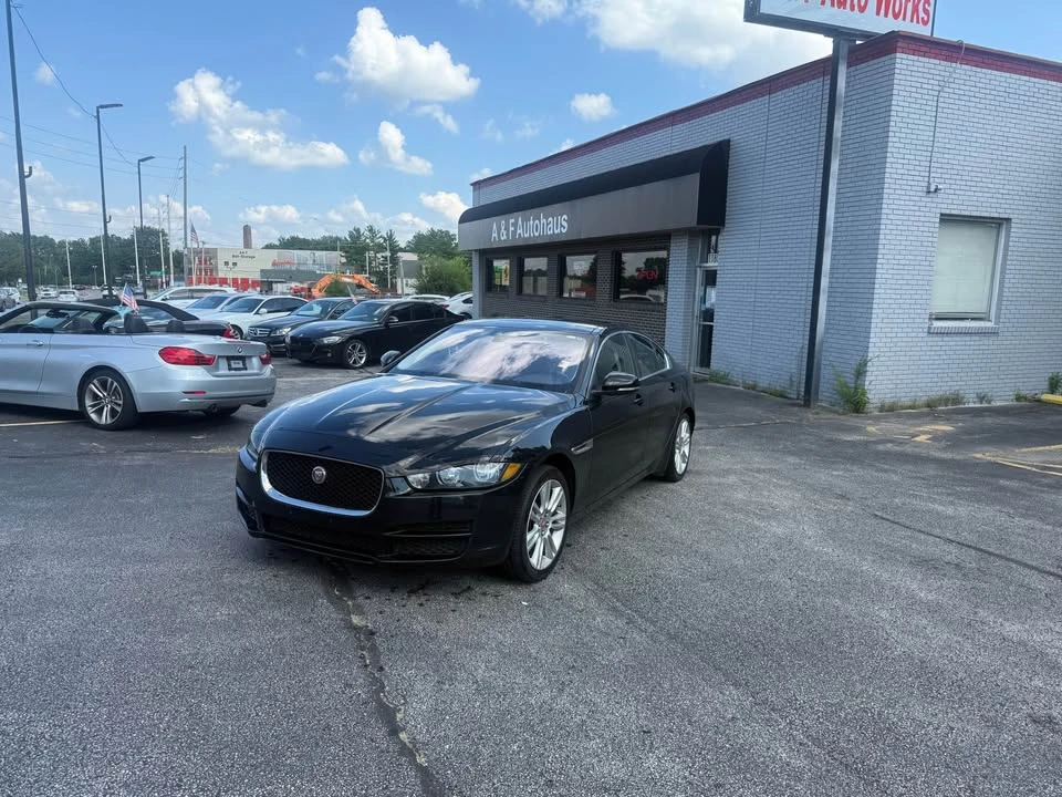 2019 Jaguar XE - Image 2 of 9