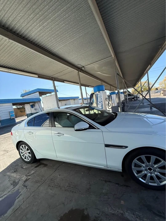 2019 Jaguar XE - Image 3 of 4
