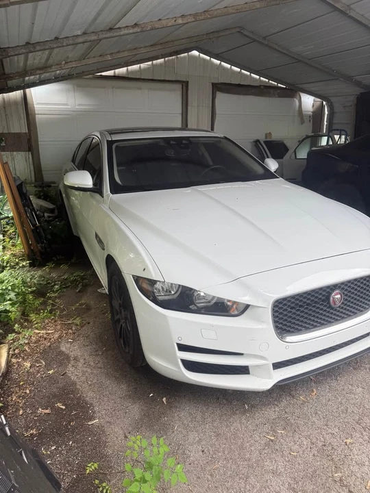 2019 Jaguar XE - Image 9 of 9