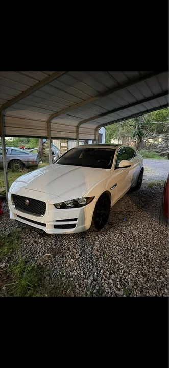 2019 Jaguar XE - Image 5 of 9