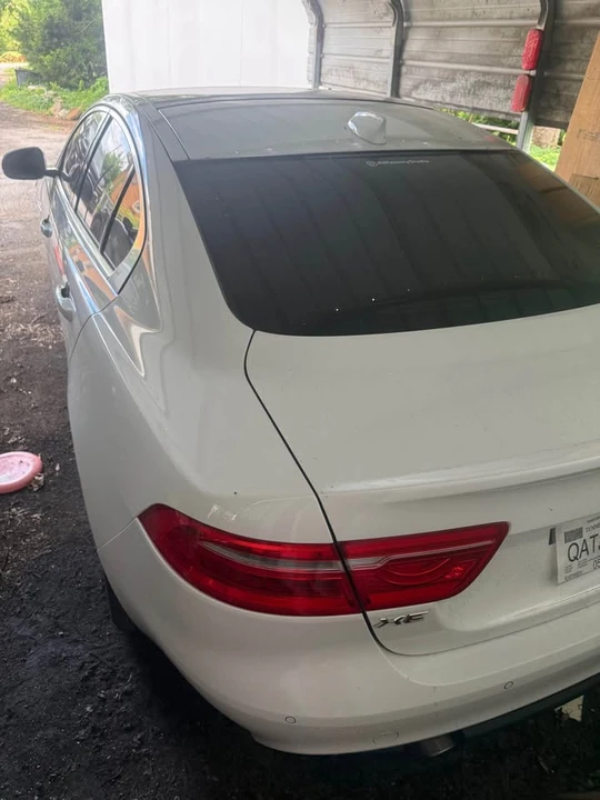 2019 Jaguar XE - Image 8 of 9