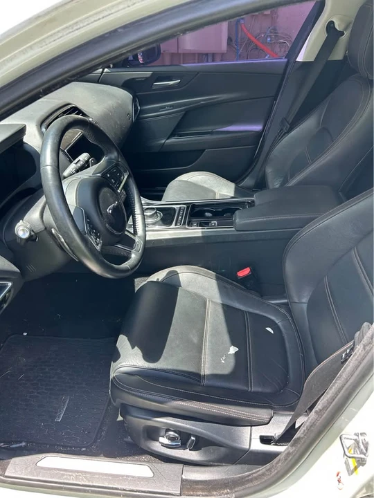 2019 Jaguar XE - Image 3 of 4