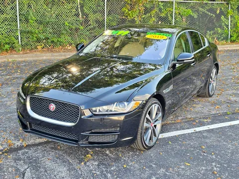2019 Jaguar XE XE 25t Prestige Sedan 4D