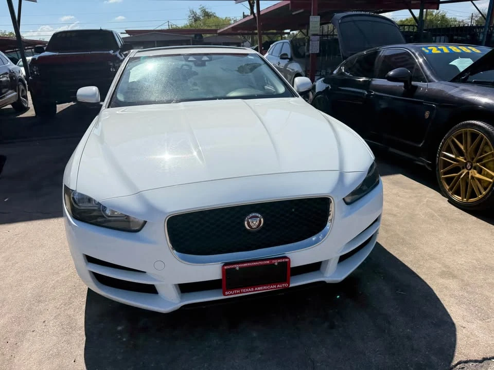 2019 Jaguar XE - Image 3 of 11
