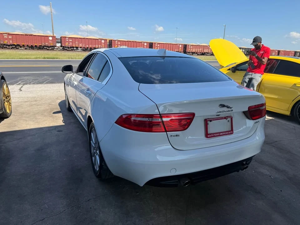 2019 Jaguar XE - Image 6 of 11
