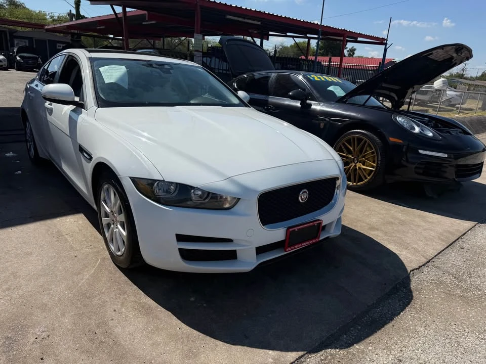 2019 Jaguar XE - Image 2 of 11