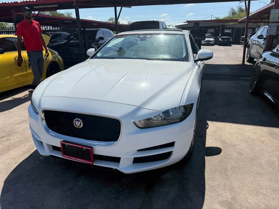 2019 Jaguar XE - Image 4 of 11