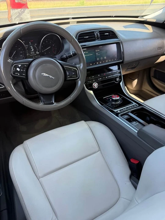 2019 Jaguar XE - Image 11 of 11