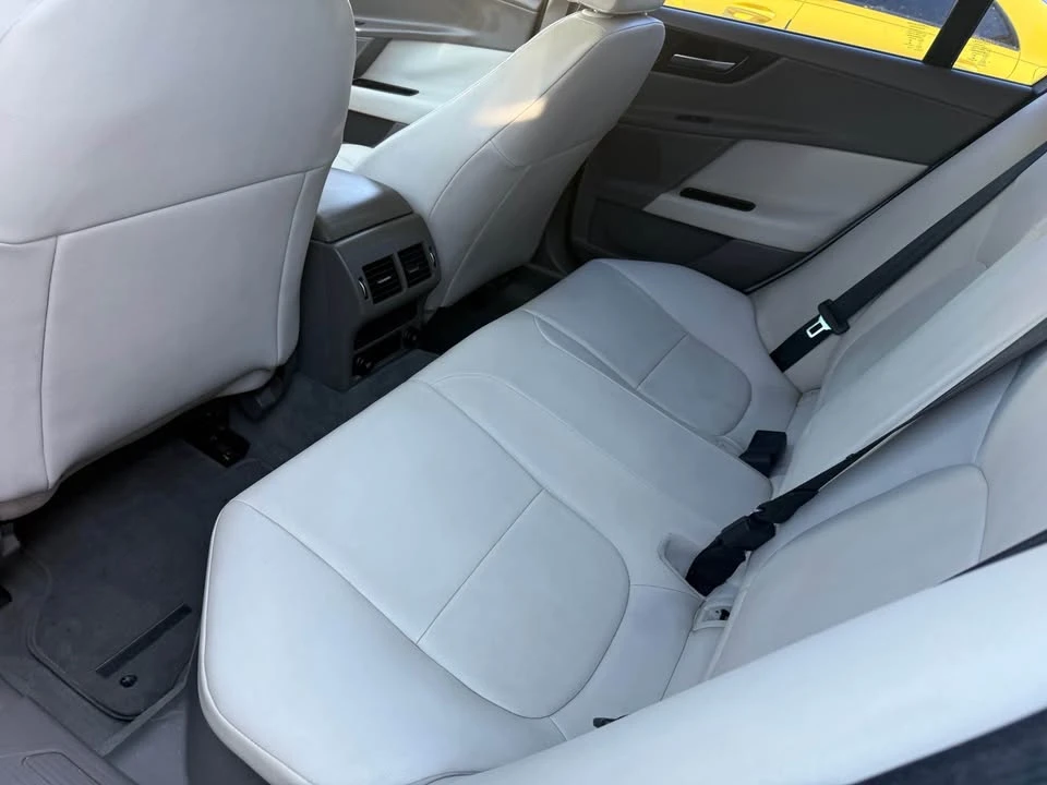 2019 Jaguar XE - Image 10 of 11