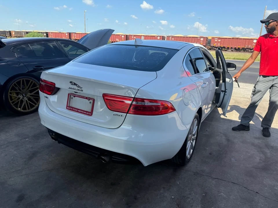 2019 Jaguar XE - Image 8 of 11