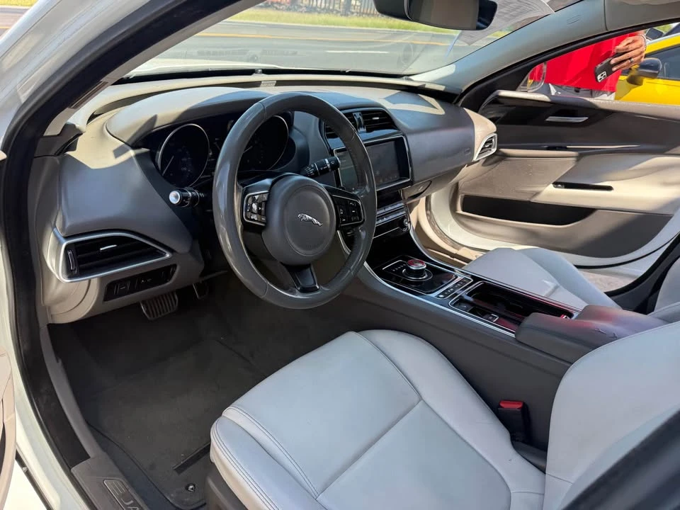 2019 Jaguar XE - Image 9 of 11
