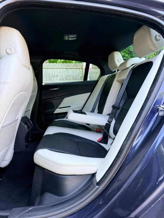 2019 Jaguar XE - Image 12 of 20