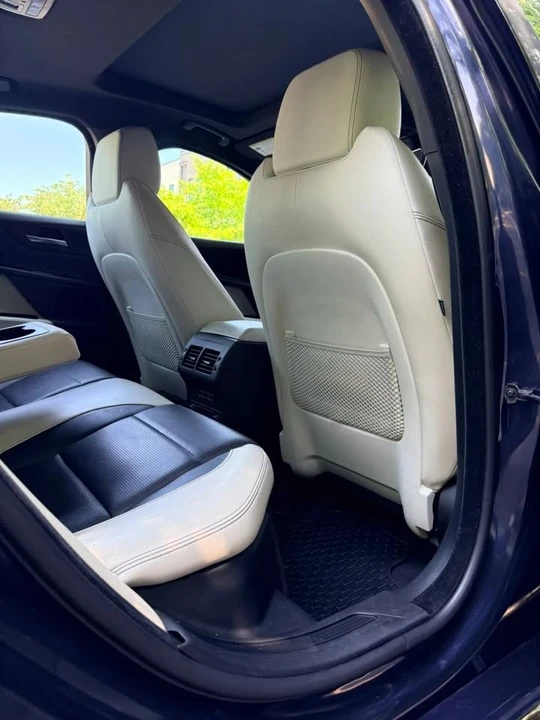 2019 Jaguar XE - Image 15 of 20
