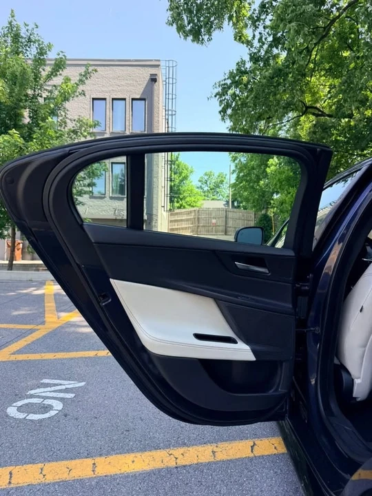 2019 Jaguar XE - Image 10 of 20