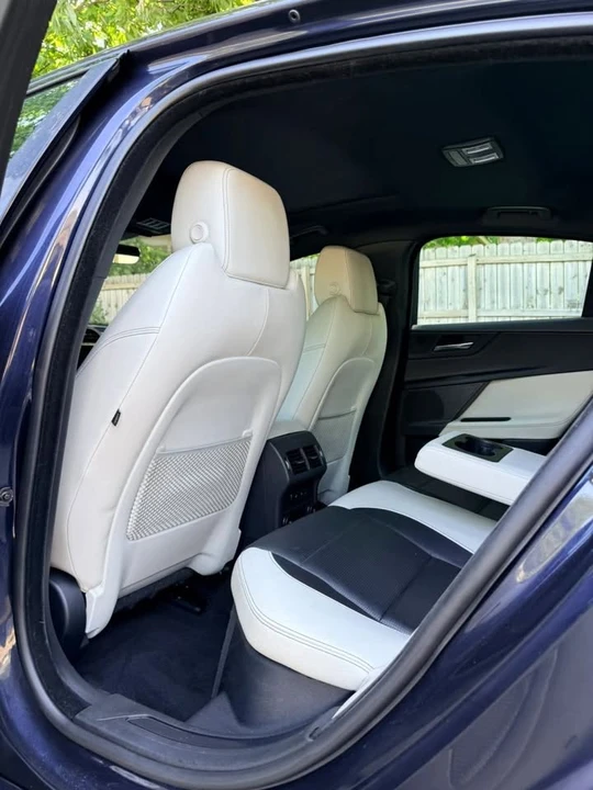 2019 Jaguar XE - Image 11 of 20