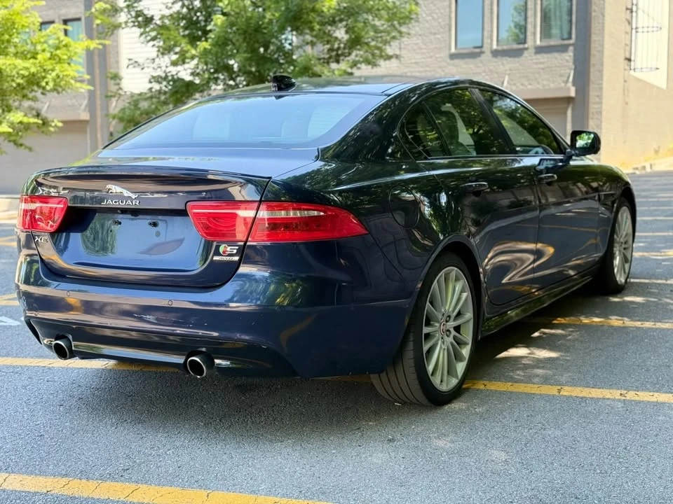 2019 Jaguar XE - Image 4 of 20