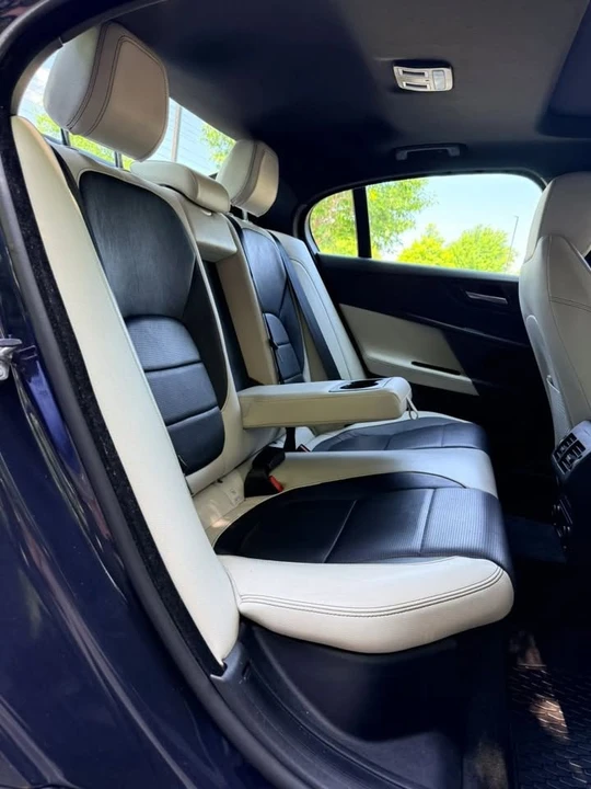 2019 Jaguar XE - Image 16 of 20