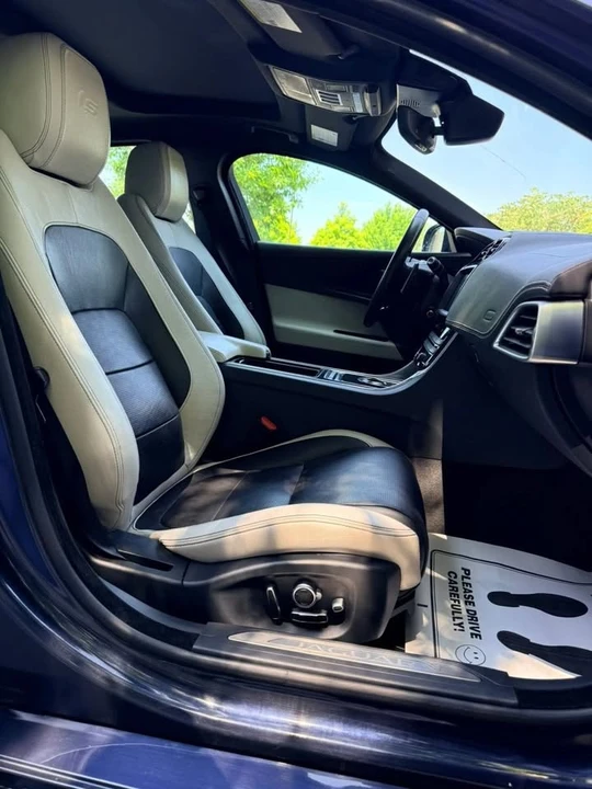 2019 Jaguar XE - Image 19 of 20