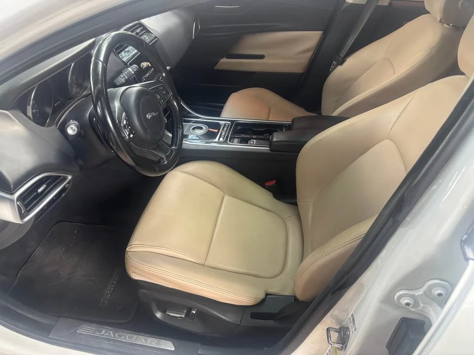 2019 Jaguar XE - Image 5 of 7
