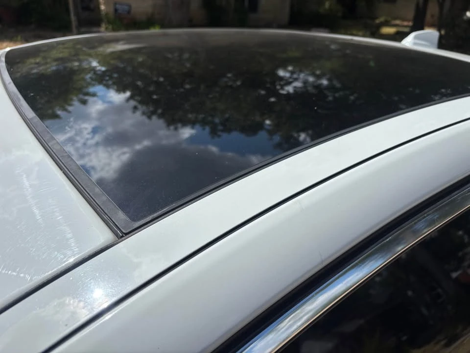 2019 Jaguar XE - Image 4 of 7