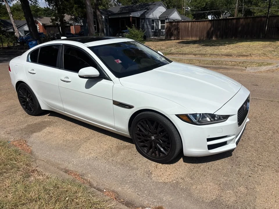 2019 Jaguar XE - Image 2 of 7
