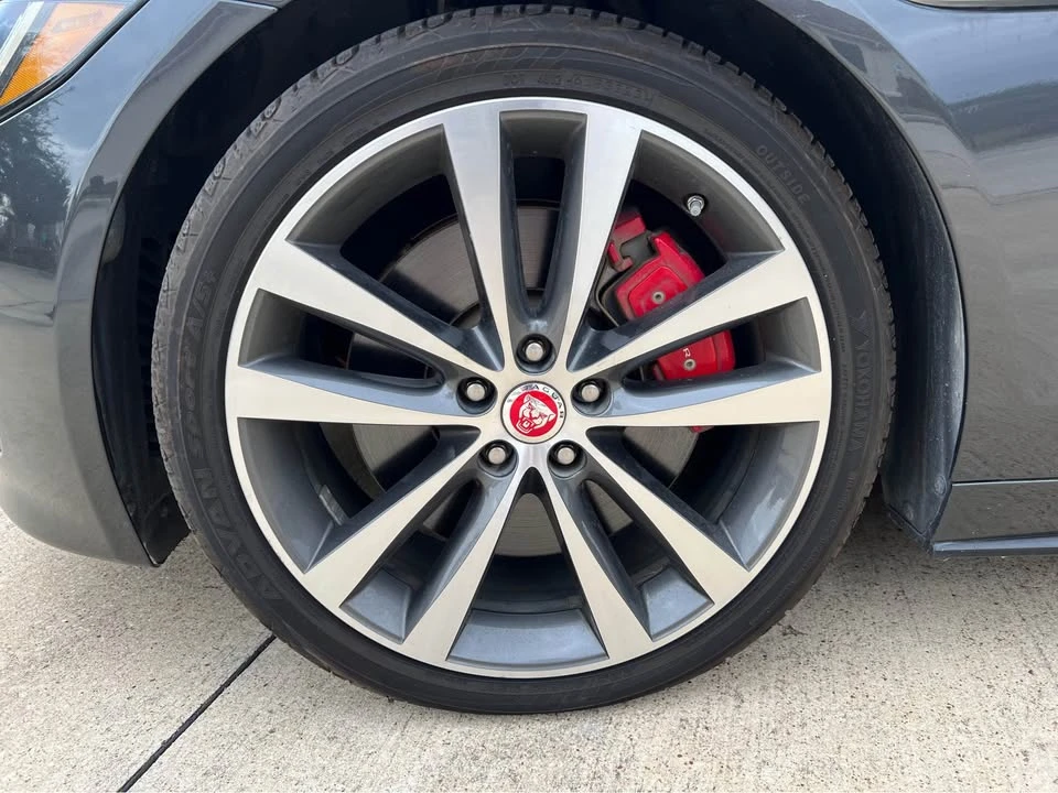 2019 Jaguar XE - Image 3 of 11
