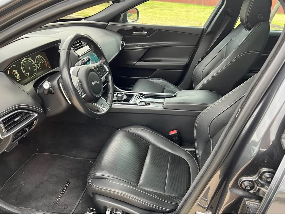 2019 Jaguar XE - Image 5 of 11