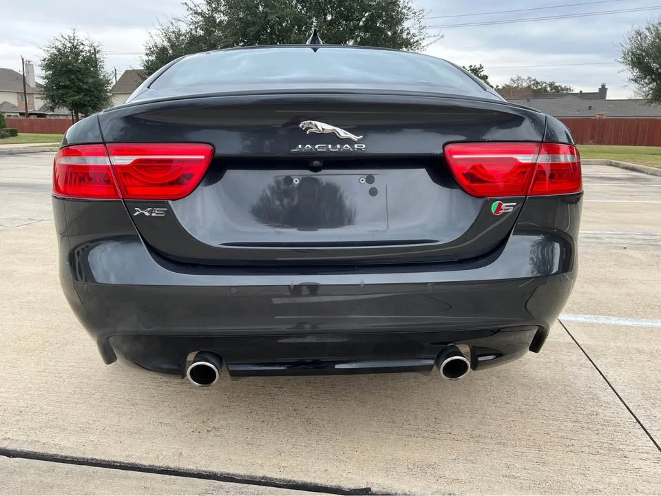 2019 Jaguar XE - Image 2 of 11