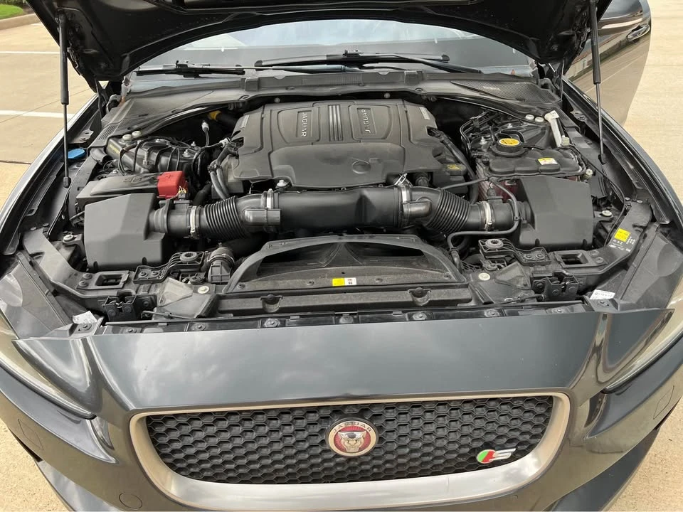 2019 Jaguar XE - Image 16 of 18