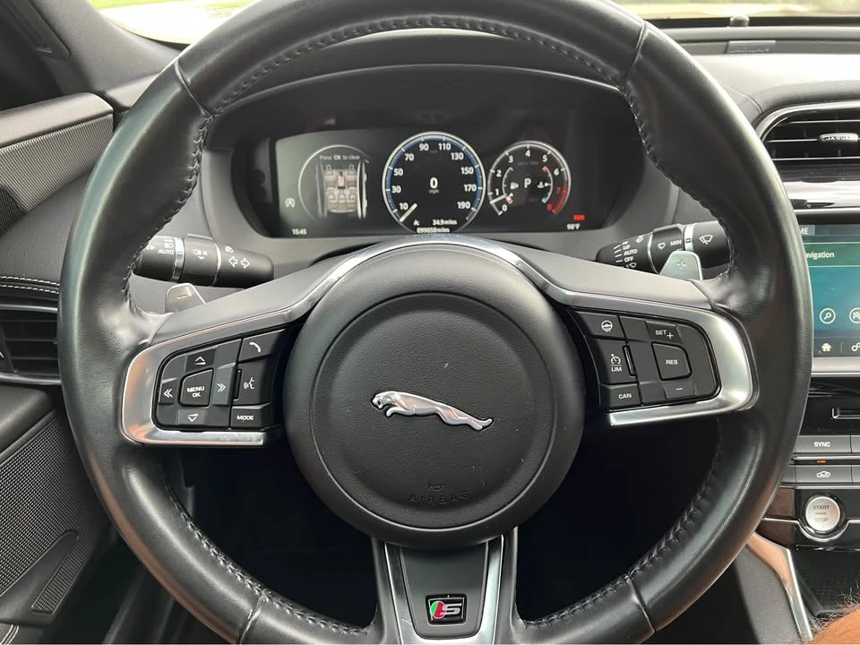 2019 Jaguar XE - Image 13 of 18